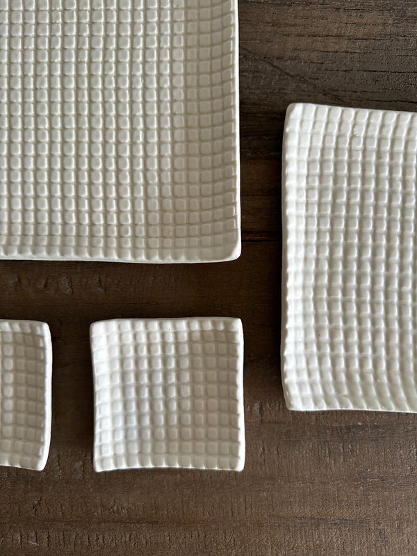 Ceramic grid plates