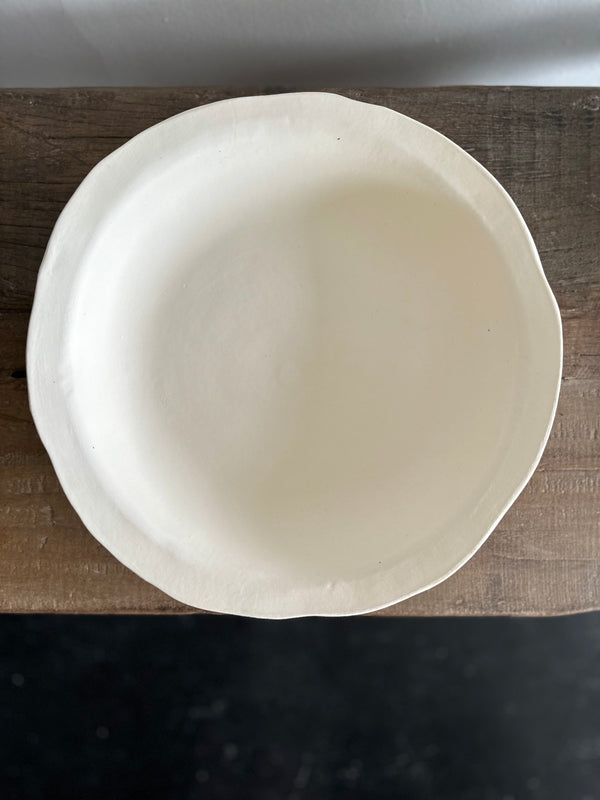 Ceramic Serving bowl with rim